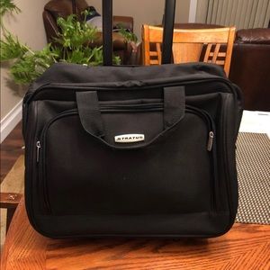 Stratus travel bag on wheels